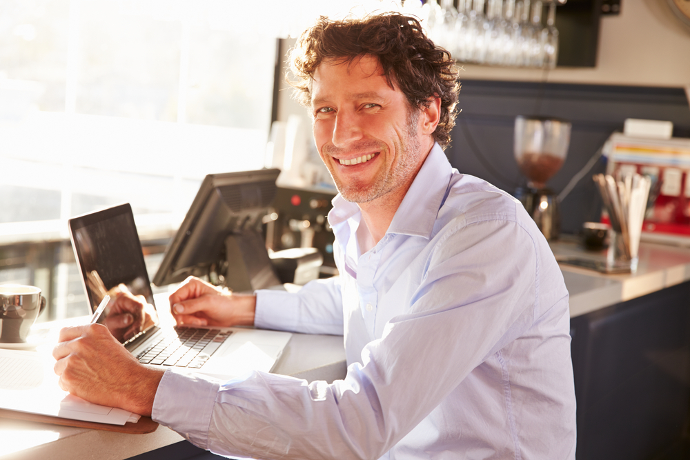 Restaurant accountant using iPOSio to manage client bookkeeping and financial reporting